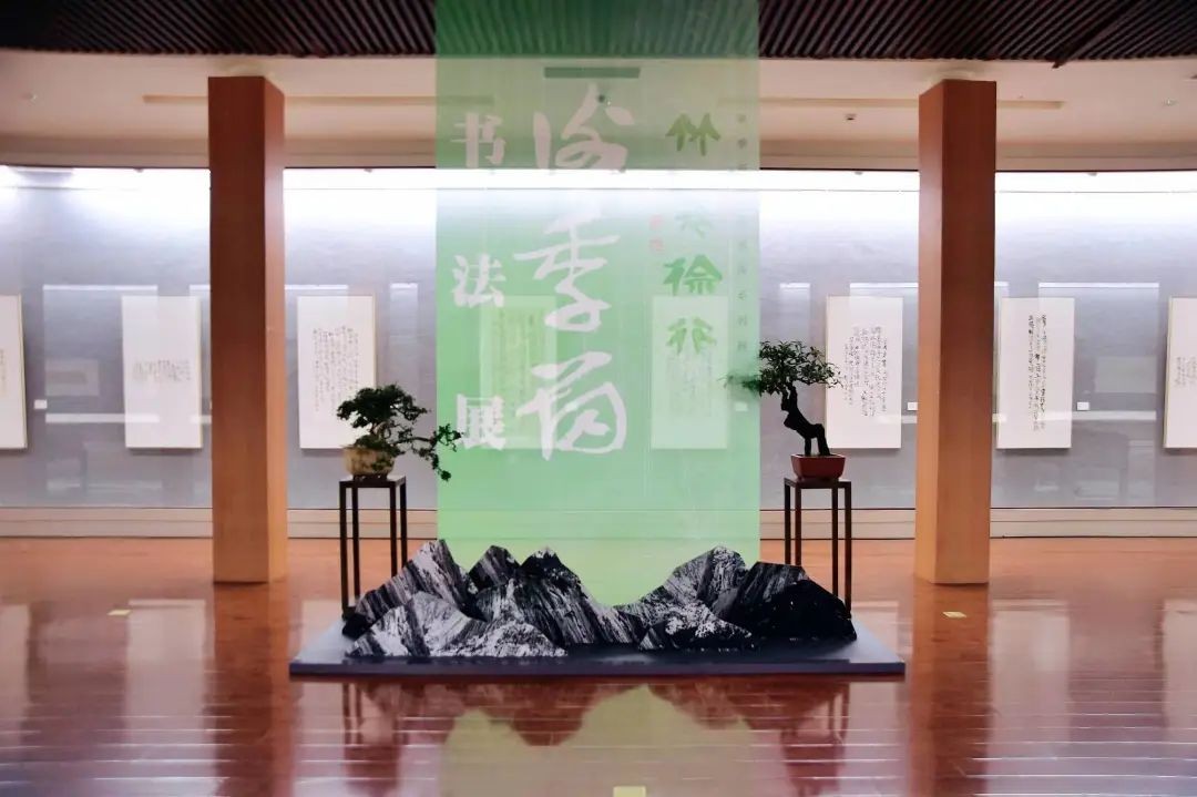 到杜甫草堂 看“竹里徐行——謝季筠書法承傳系列展”
